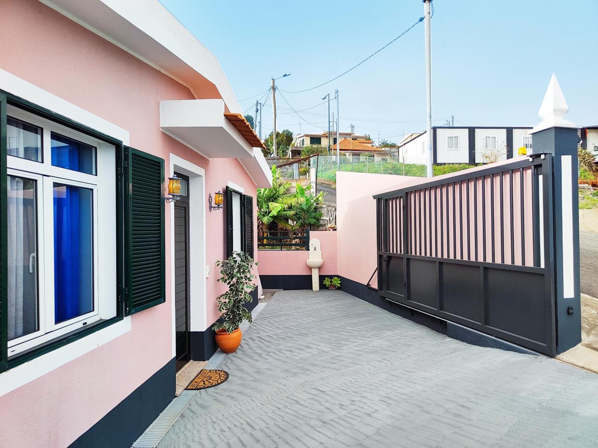 Gateone Al Airport View House Villa Machico  Exterior photo
